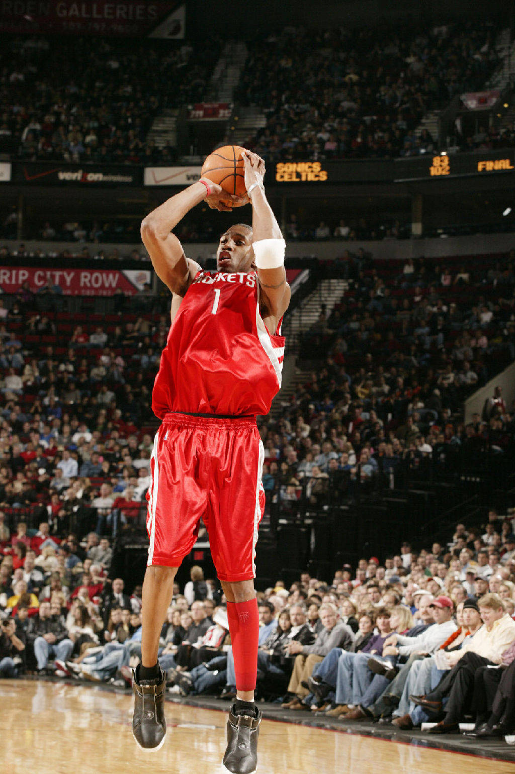 梅西路过回家，重返巴萨诺坎普球场。1800w点赞。（梅西再临诺坎普，回家一刻收获1800万点赞）