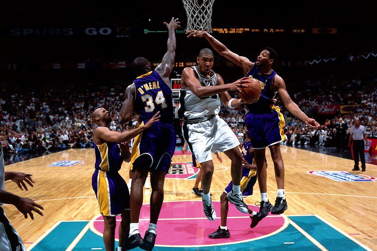 记者：尤文最多500-600万欧年薪续约DV9，球员要求大笔签字费（消息称尤文与DV9续约年薪最多500-600万欧，球员还索要高额签字费）