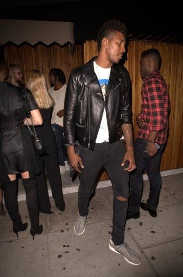 西媒：巴列卡诺球迷大巴在波兰遭50多人蒙面袭击，数人受伤（西媒：逾50名蒙面者在波兰袭击巴列卡诺球迷大巴，数人受伤）