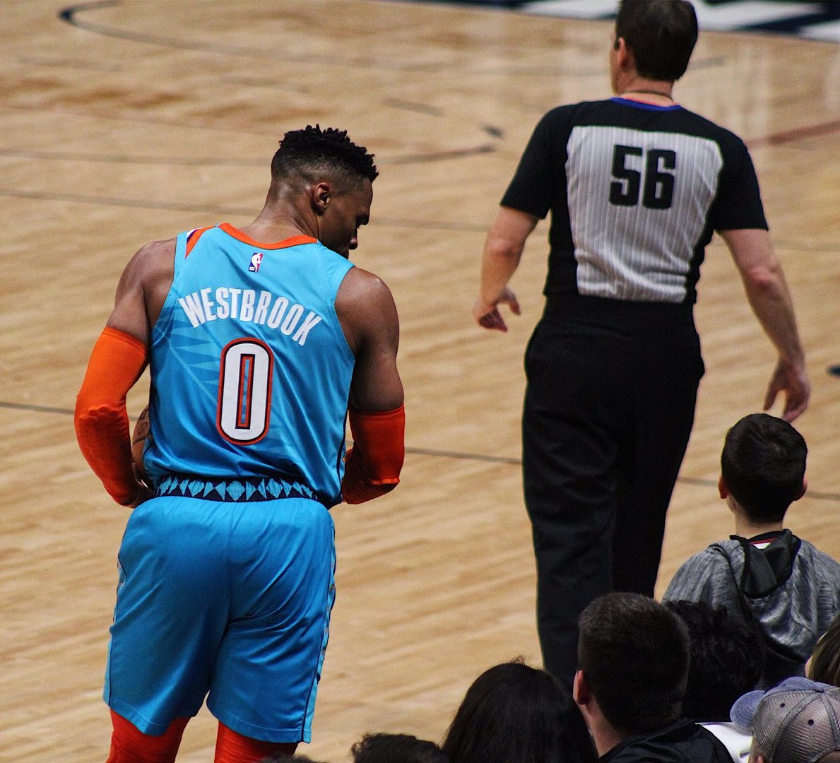 与4结缘，多特5轮欧冠联赛有4轮打入4球，剩下1轮被曼城进4球（多特欧冠五战尽染“4”色：四场各入4球，唯一一场被曼城灌4球）