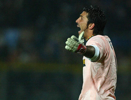 皇马欧冠大名单：姆巴佩、维尼修斯领衔，赫伊森、裤袜缺席（皇马欧冠名单出炉：姆巴佩携维尼修斯压阵，赫伊森与库尔图瓦缺席）