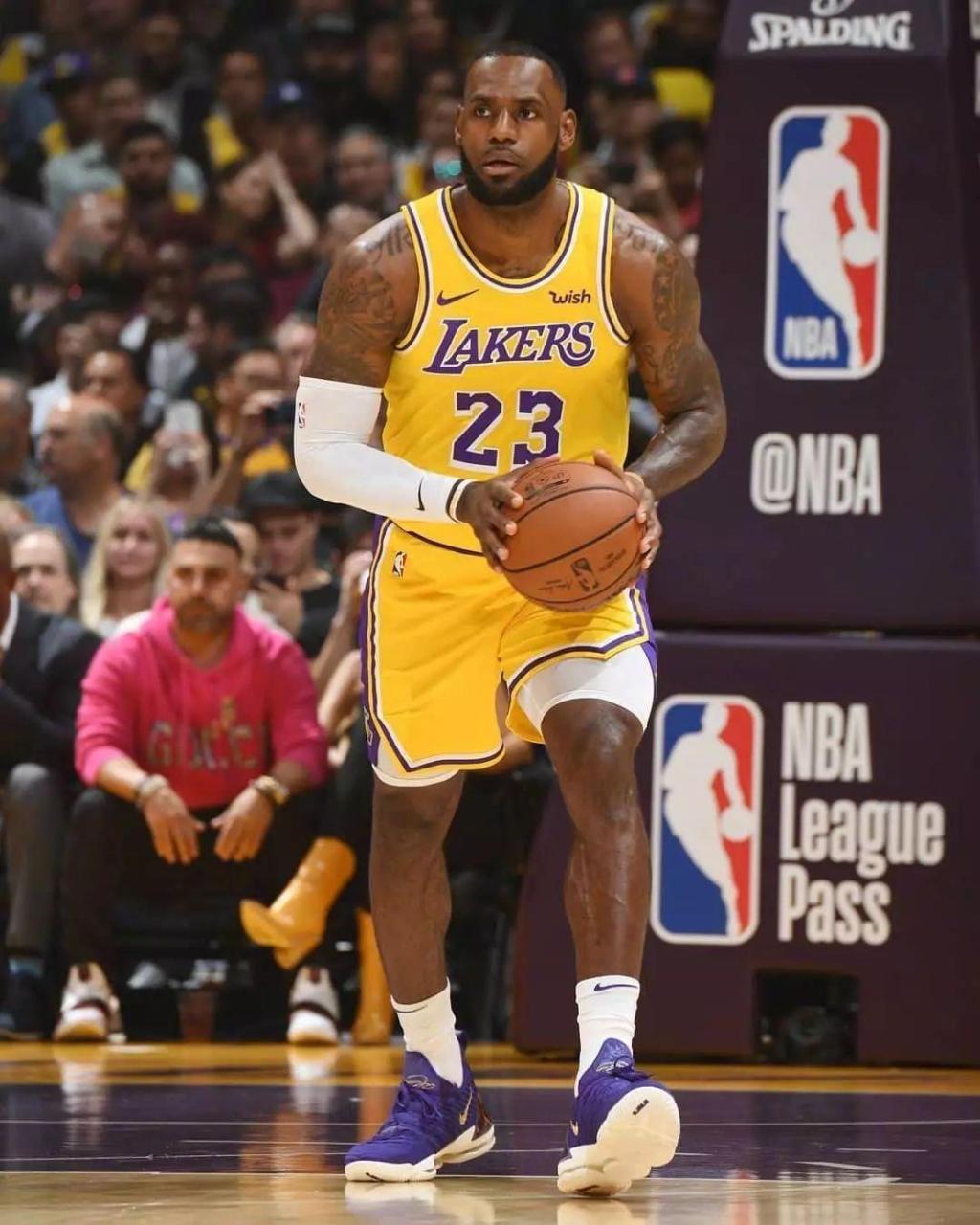 恩BA的烟火气里，藏着一位体育人的赤诚与梦想（恩BA的人间烟火，映照着一位体育人的赤诚与梦想）