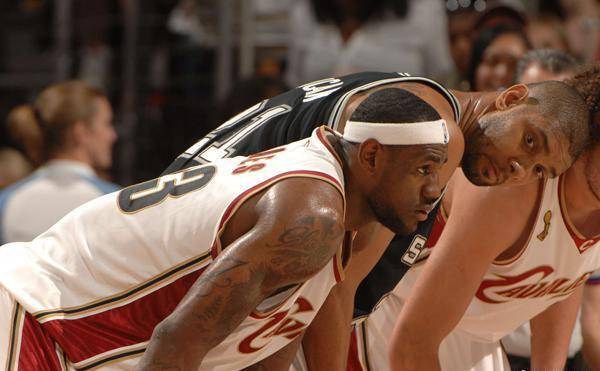 申花获得下赛季亚精联赛资格的一丝“理论希望”？2026赛季“多线平衡”必须重点考虑！（申花下季亚精联资格尚存一线生机？2026赛季多线平衡必须提上日程）