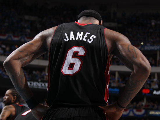 球迷：这队今天有夺冠气质（球迷称这支球队今日尽显冠军相）