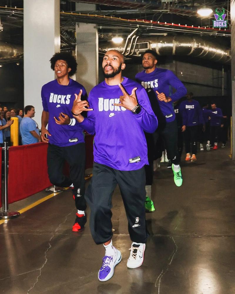 越老越妖！朱婷16分单场MVP！科内欧冠2连胜，第4座世俱杯稳了！（朱婷16分荣膺MVP，科内欧冠两连胜，第4座世俱杯在望）