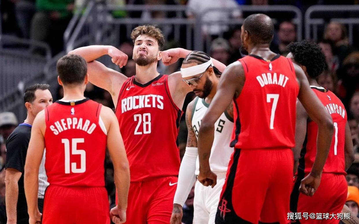 国乒8比1横扫日本队实现三连冠，林诗栋2-1胜张本智和哽咽致谢（国乒8-1大胜日本豪取三连冠，林诗栋2-1力克张本智和赛后哽咽致谢）