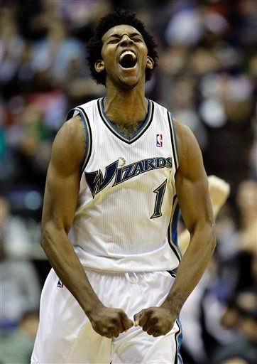 苏炳添的人生不止有风速与纪录，还有父亲的角色（风速与纪录之外，苏炳添还是一位父亲）