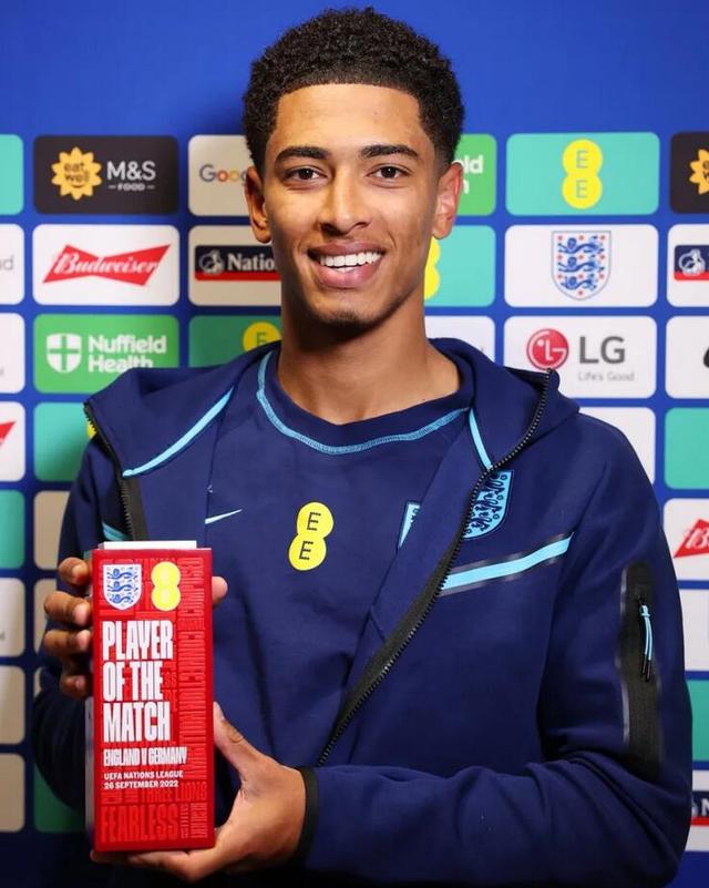 首发出战阿尔巴尼亚，22岁夸安萨英格兰成年队首秀（22岁夸安萨迎英格兰成年队处子秀，首发对阵阿尔巴尼亚）