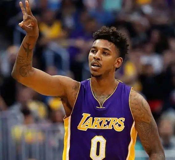 记者：海港对奥斯卡健康状况高度关切，通过多种方式表达慰问（记者称海港高度关注奥斯卡健康状况 多种方式传递慰问）