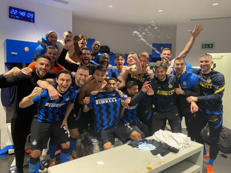 公牛和步行者首节0罚球&1犯规，而第二节共计11次罚球&11次犯规（公牛与步行者首节零罚仅1犯，次节合计11罚11犯）